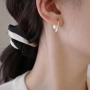 18 KT Gold Over Titanium Pearl Earrings